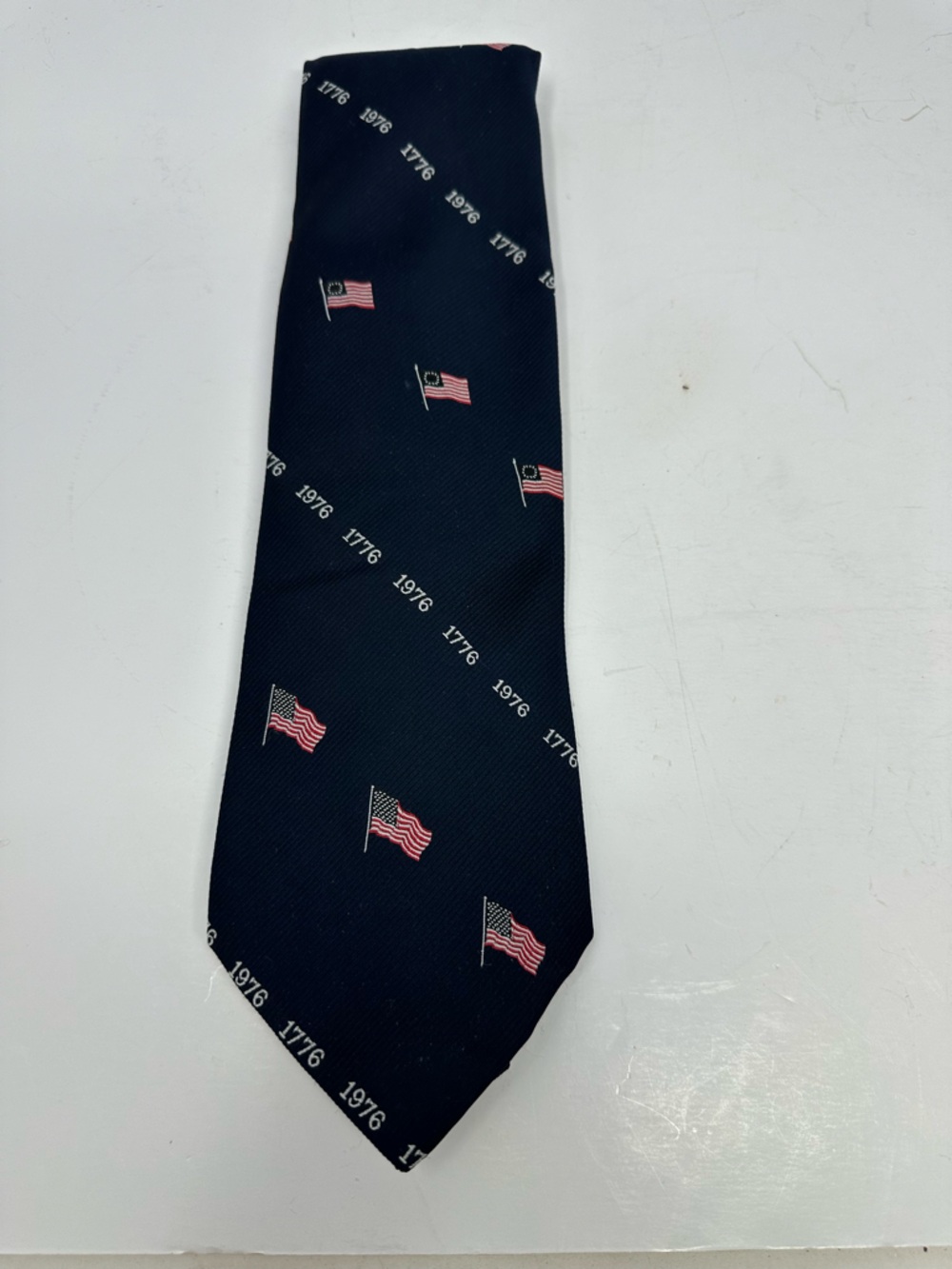 Vintage Bicentennial Tie 1776-1976 M.A.G. Navy Blue Flags Polyester 54" Q7